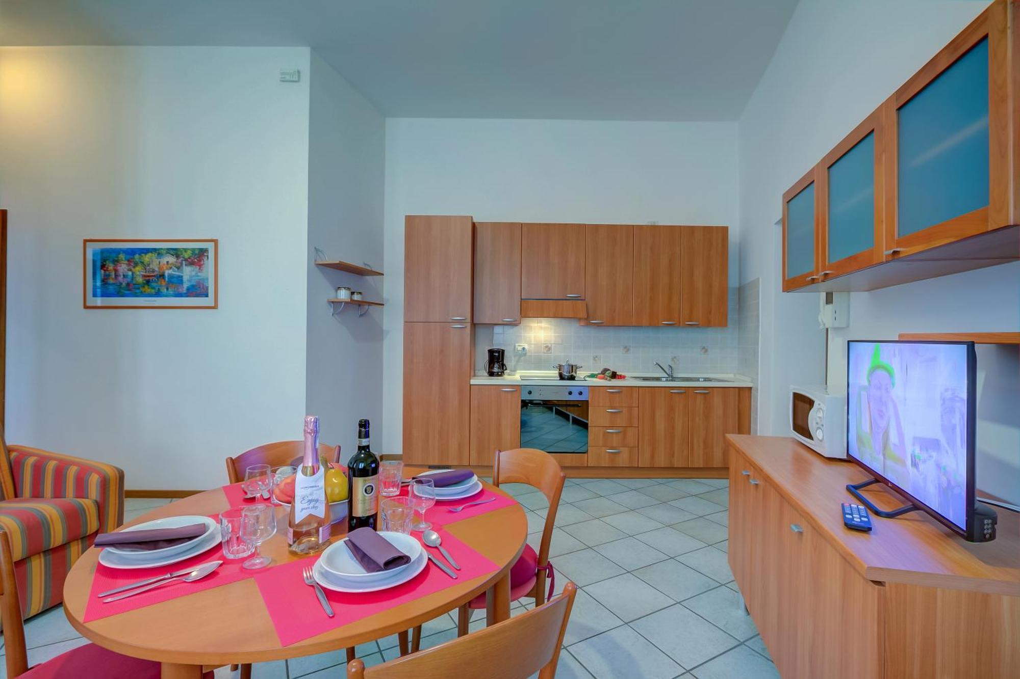 Casa Alpino Aparthotel Riva del Garda Luaran gambar