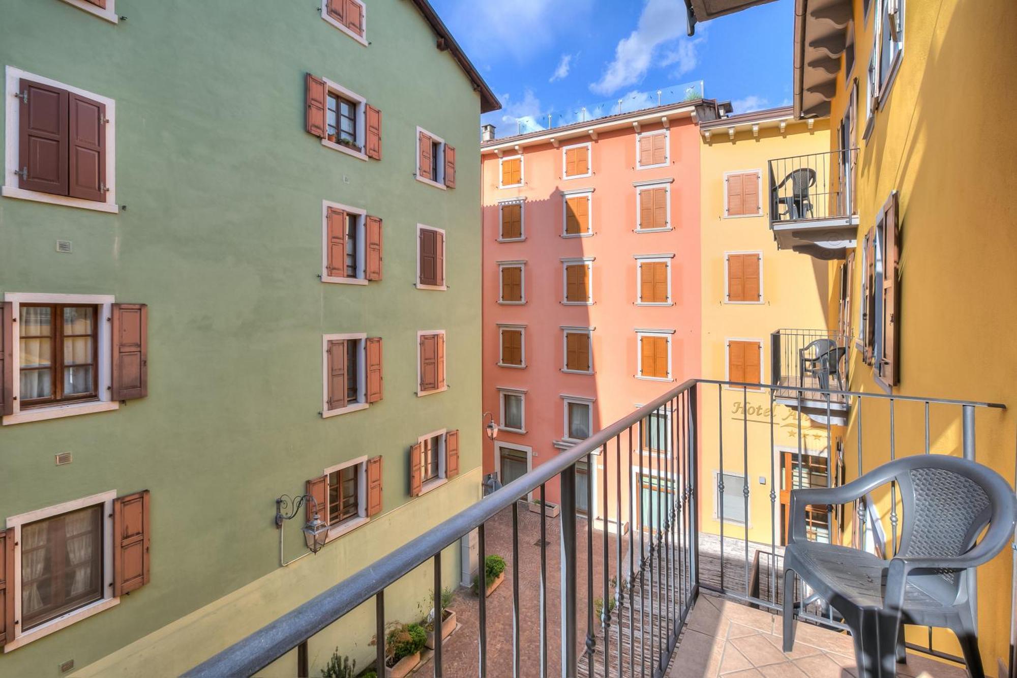 Casa Alpino Aparthotel Riva del Garda Luaran gambar