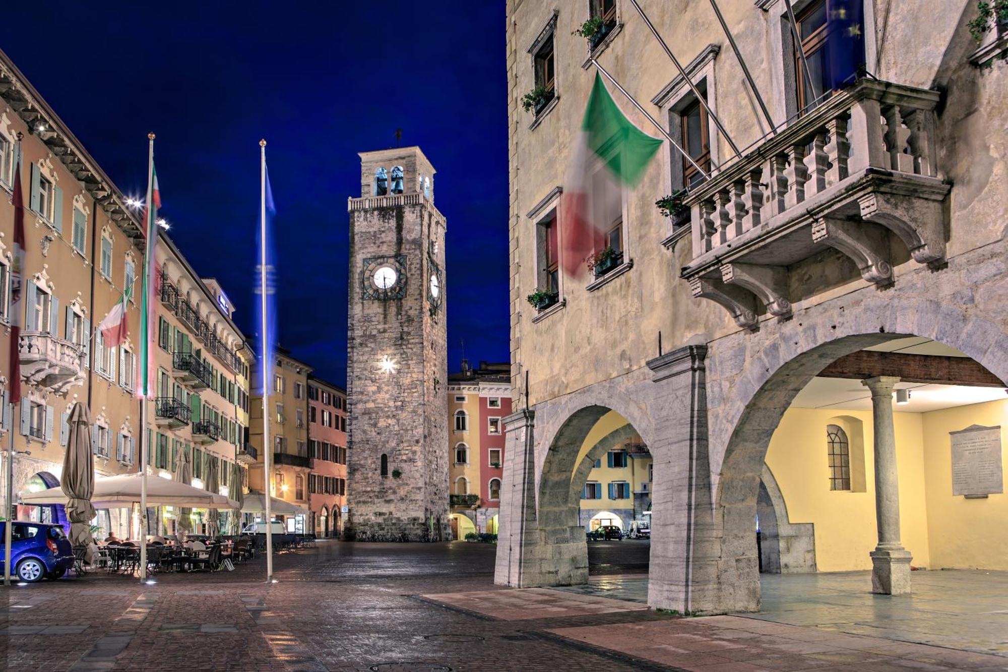 Casa Alpino Aparthotel Riva del Garda Luaran gambar
