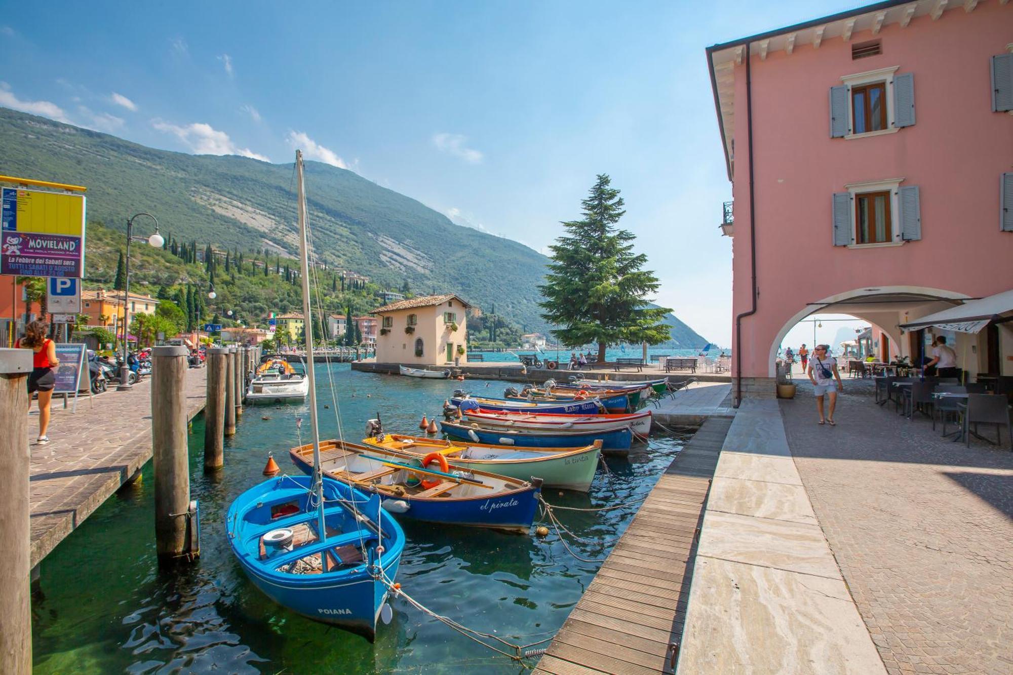 Casa Alpino Aparthotel Riva del Garda Luaran gambar