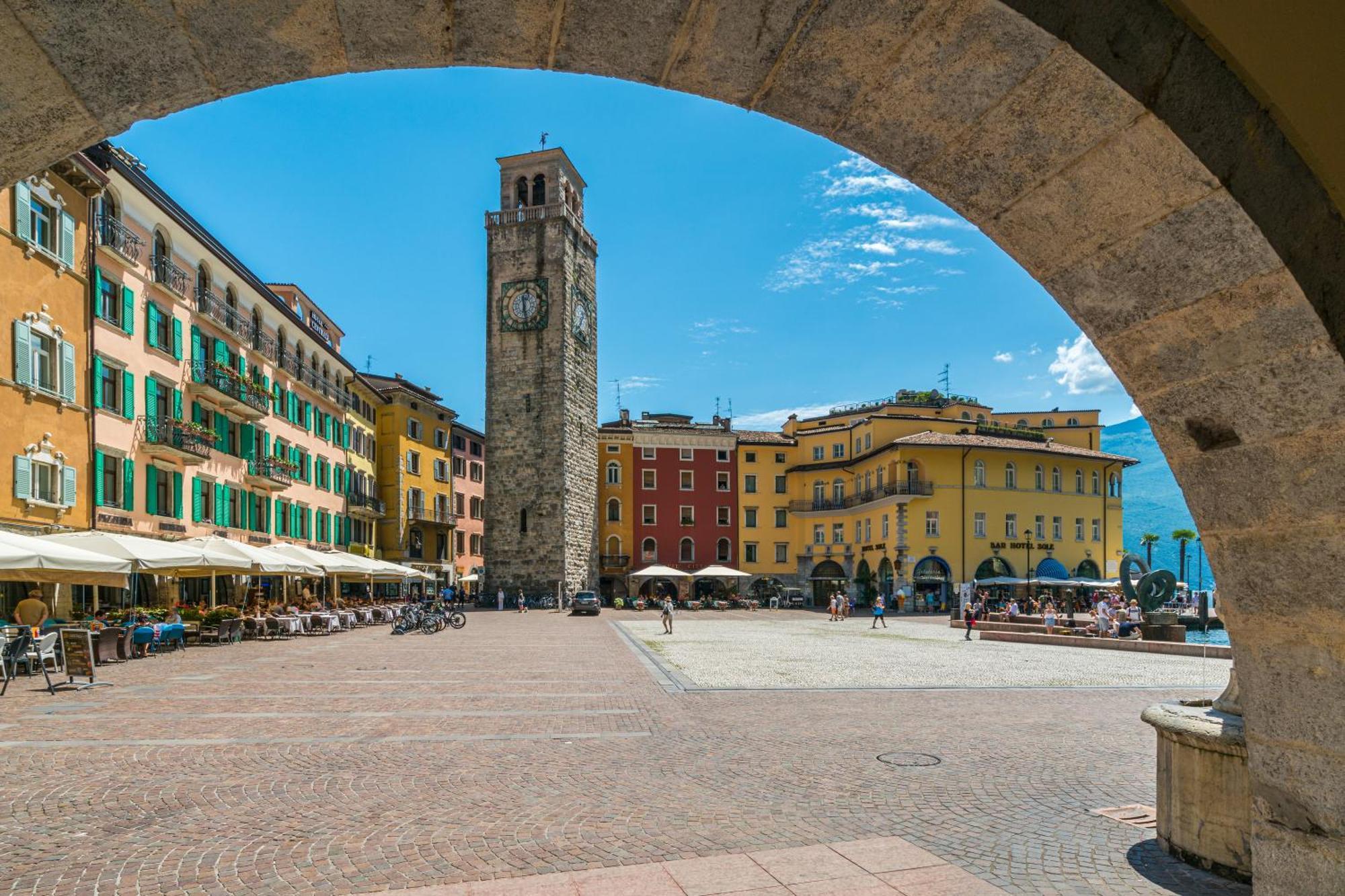 Casa Alpino Aparthotel Riva del Garda Luaran gambar