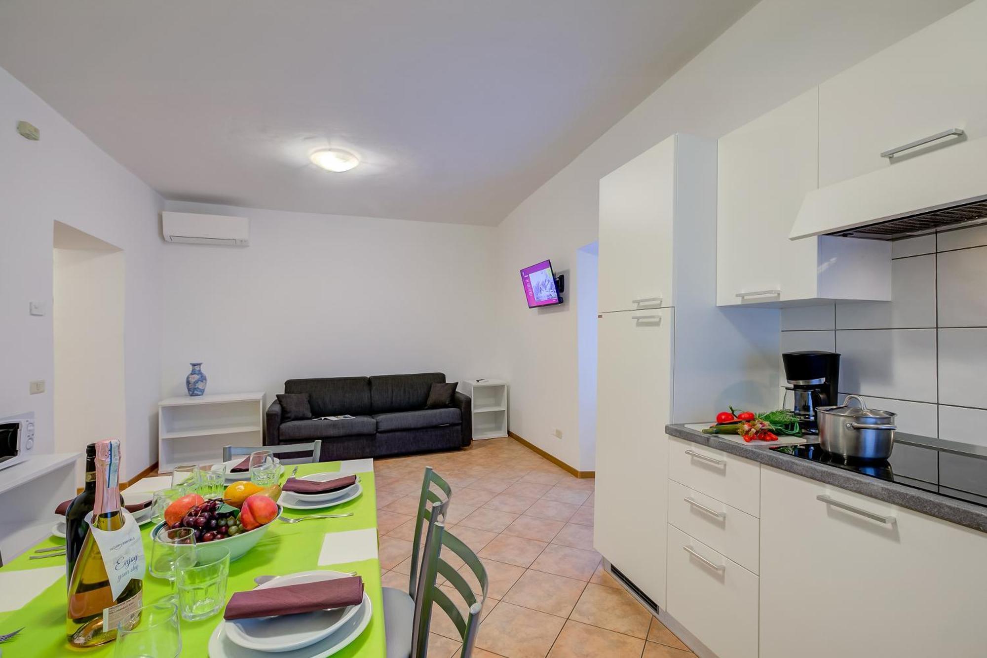 Casa Alpino Aparthotel Riva del Garda Luaran gambar