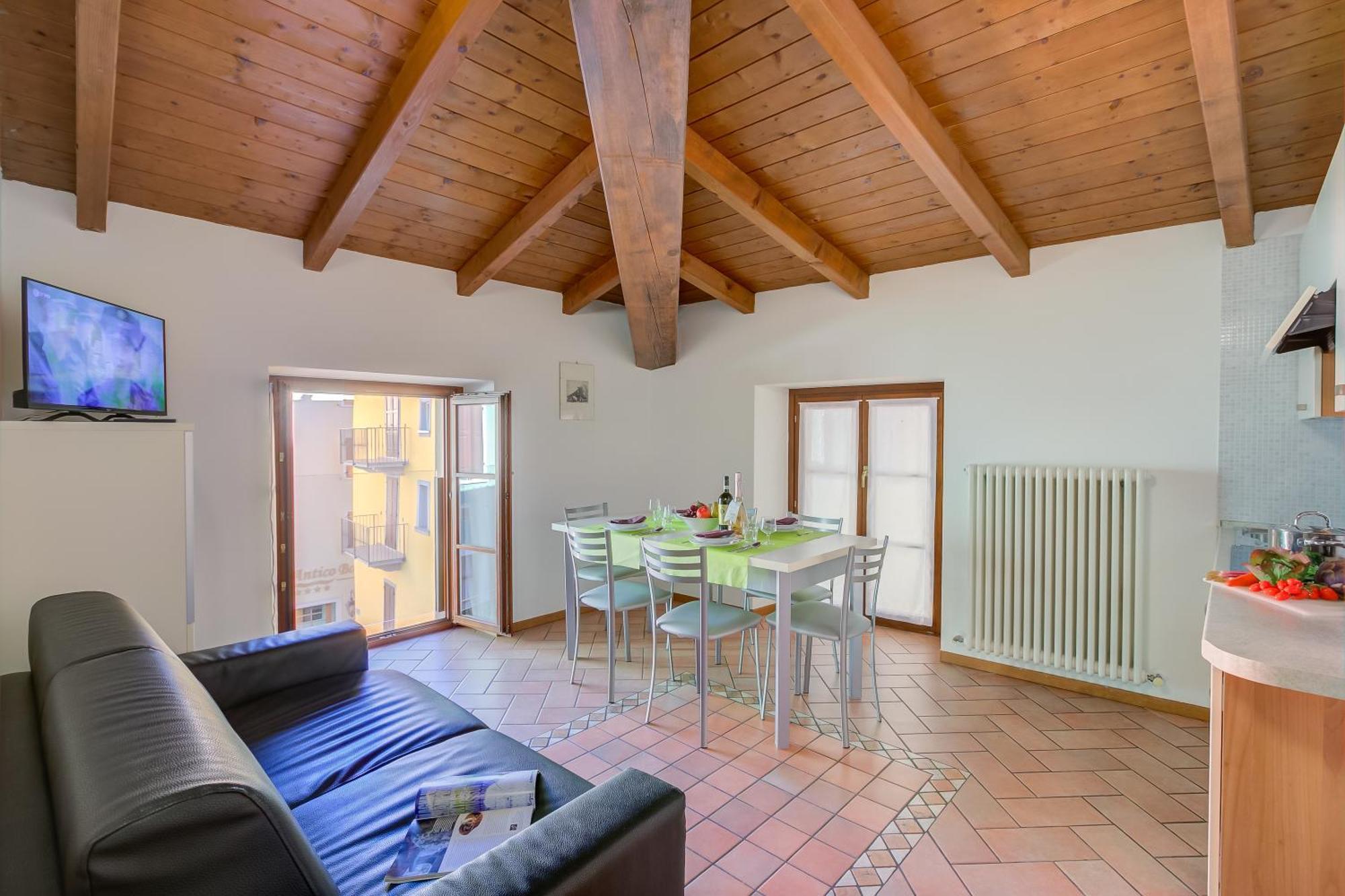 Casa Alpino Aparthotel Riva del Garda Luaran gambar