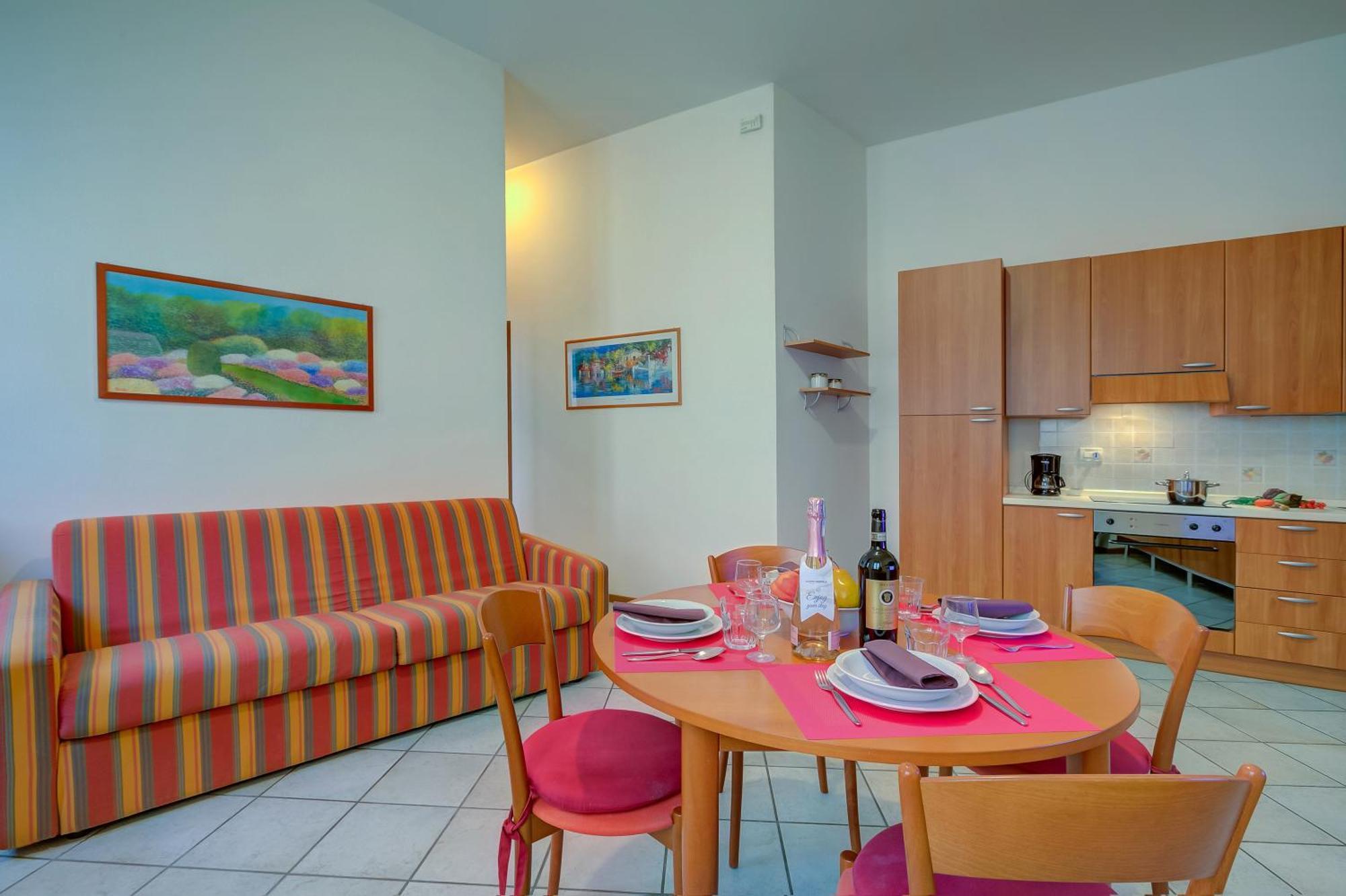Casa Alpino Aparthotel Riva del Garda Luaran gambar