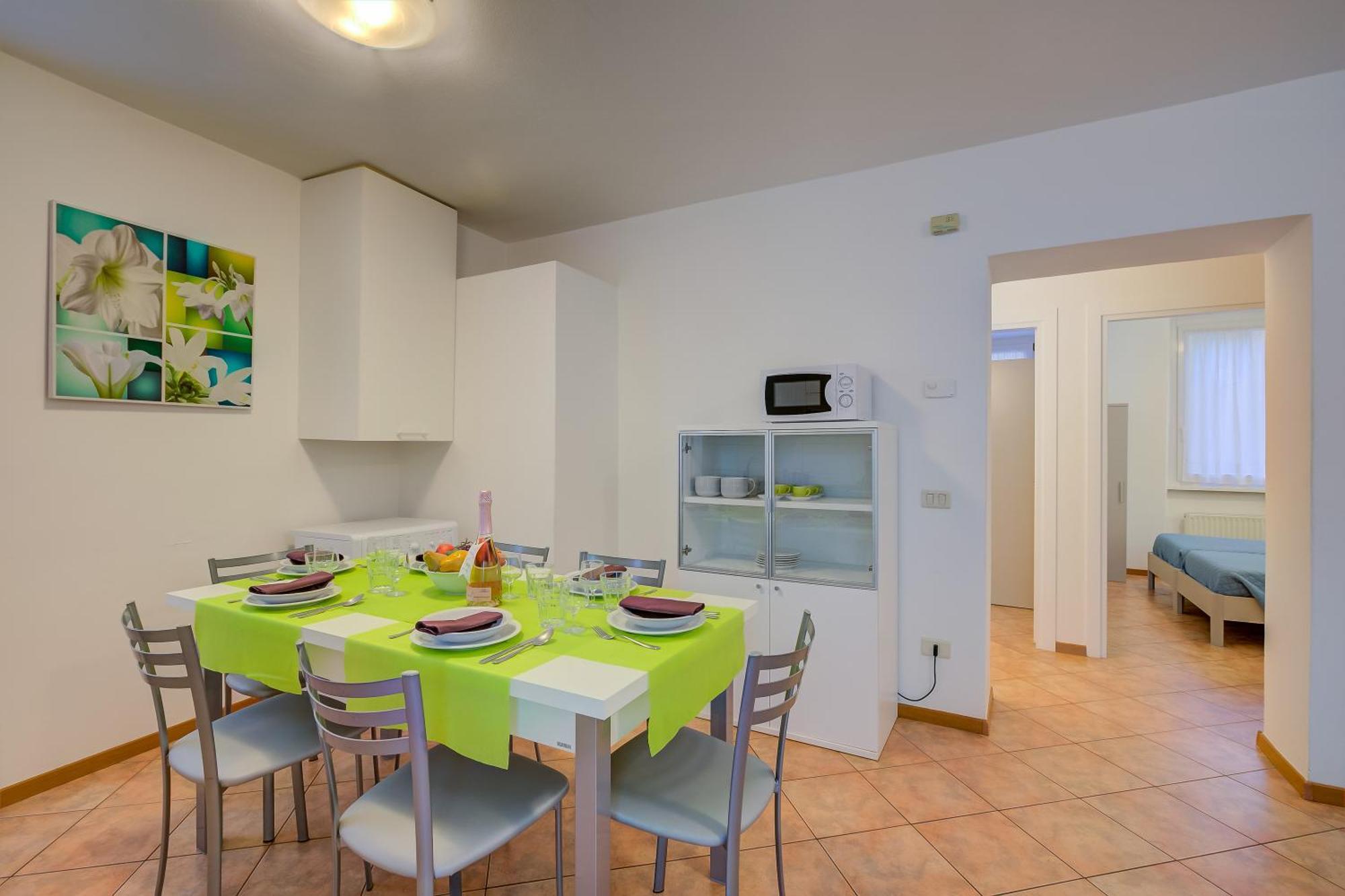 Casa Alpino Aparthotel Riva del Garda Luaran gambar
